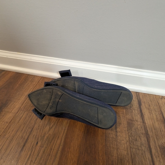 Franco sarto navy blue flats with a hint of sparkle and an adorable bow. - Picture 3 of 5